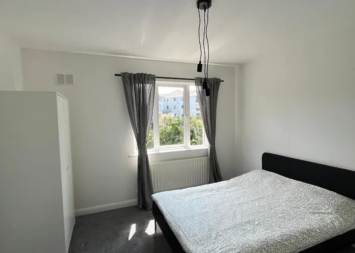 Stayincashel Rock View & Next To The Palace *