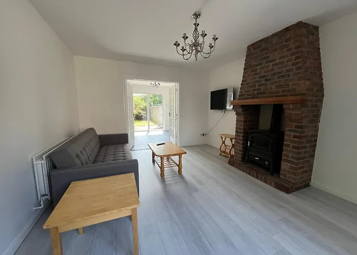 Stayincashel Rock View & Next To The Palace *